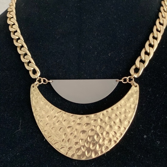 Necklace Statement Bib Design Hammered Steve Madden - Picture 2 of 7